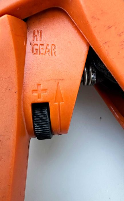 Thomas & Betts ERG120 - Инструмент за кабелни опашки