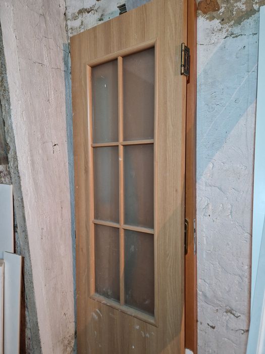 Дверь со стеклом