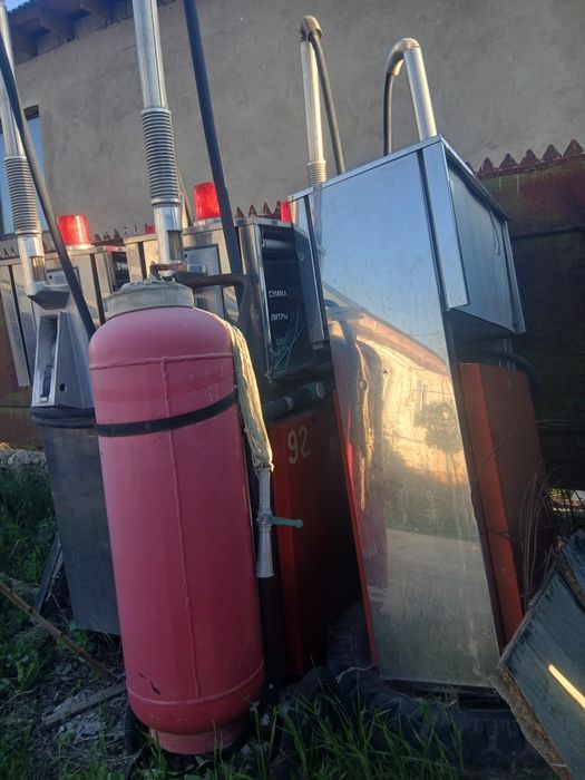 Запровочный бензоколонка