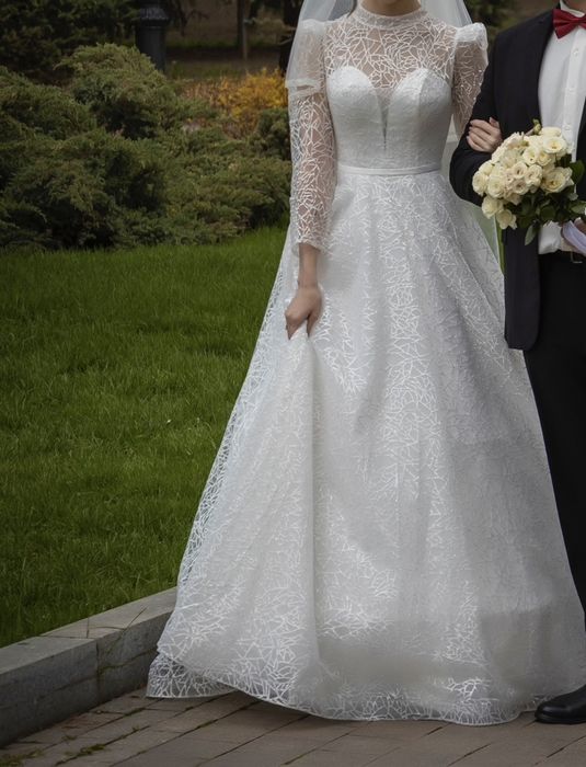 Свадебное платье блестящее