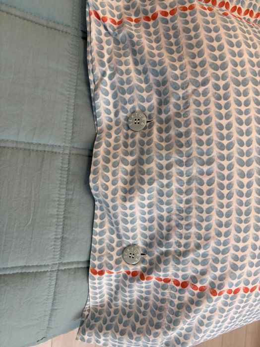 Две почти нови възглавници с изключително качествени калъфки