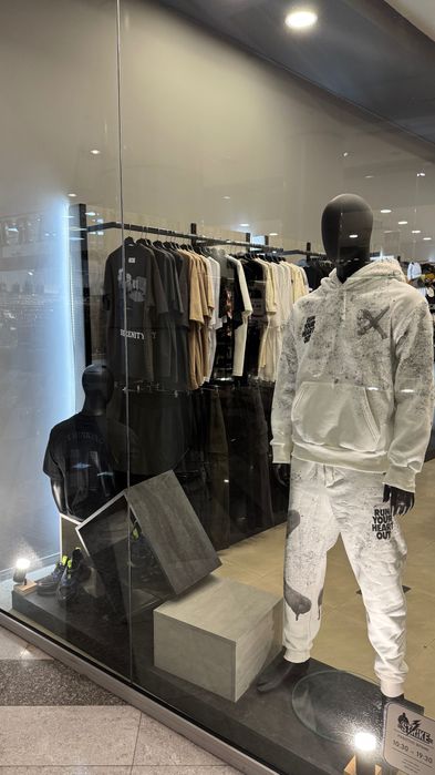 Оборудване за магазин за дрехи