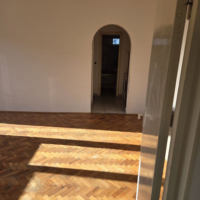 Inchiriez IEFTIN apartament cu 3  camere