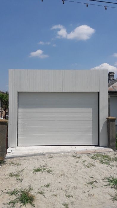 Usa de garaj sectionala izolata de la XPT DOORS 2500L/2000H