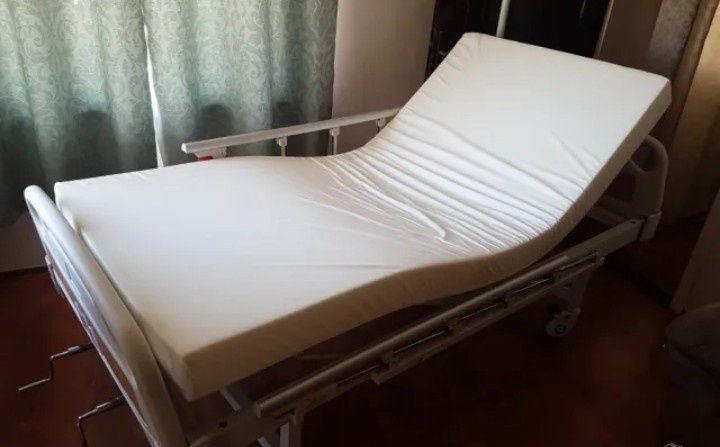 Отдаваме напълно оборудвано медицинско легло в гаранция+матрак и две