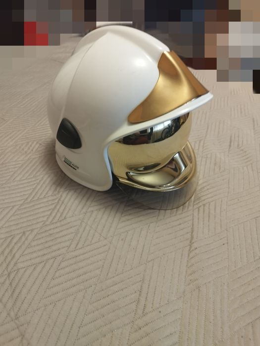 Пожарникарска каска