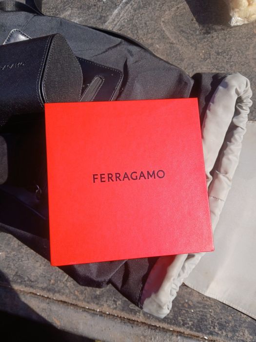 Vând ceas ferragamo