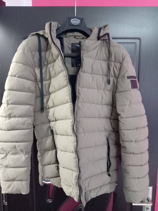 Geaca de iarnă, de bărbați, mărime M, culoare kaki, purtată de 2ori