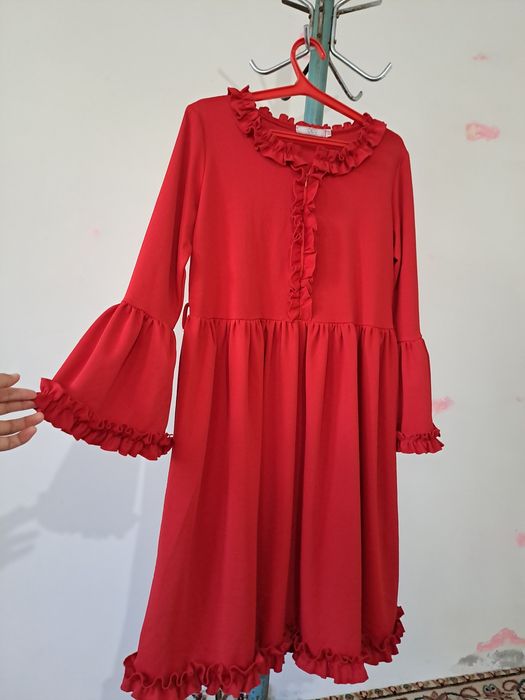 Қызыл көйлек сатылады