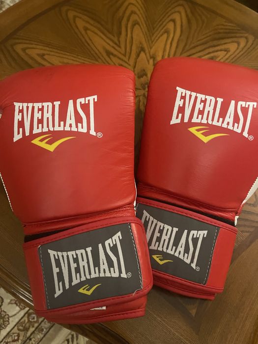 Шлем для бокса {Twins} +перчатки {Everlast}