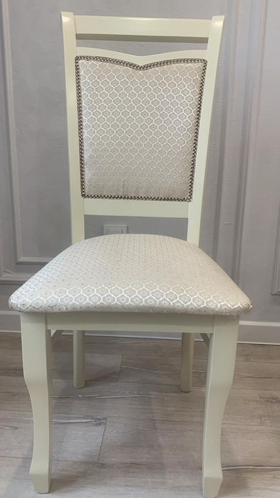 Стол гостиный со стульями