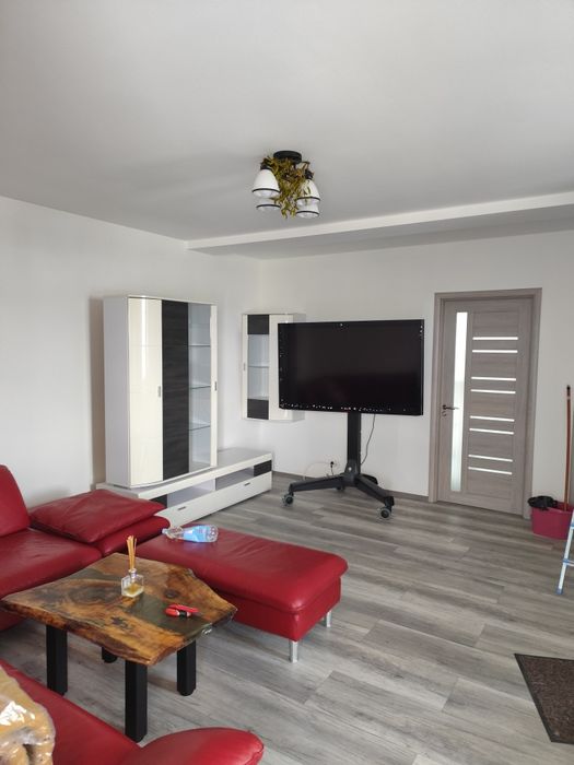 Închiriez 7 camere + Apartament