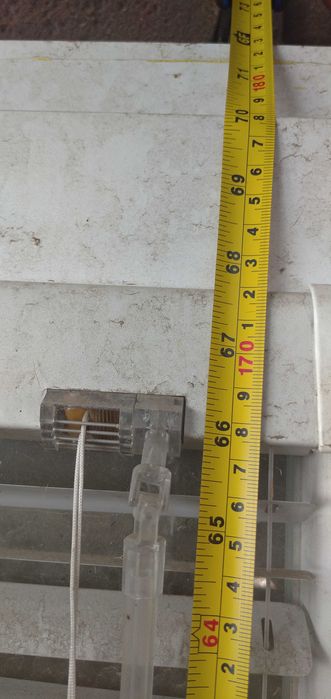 Прозорец с щора.