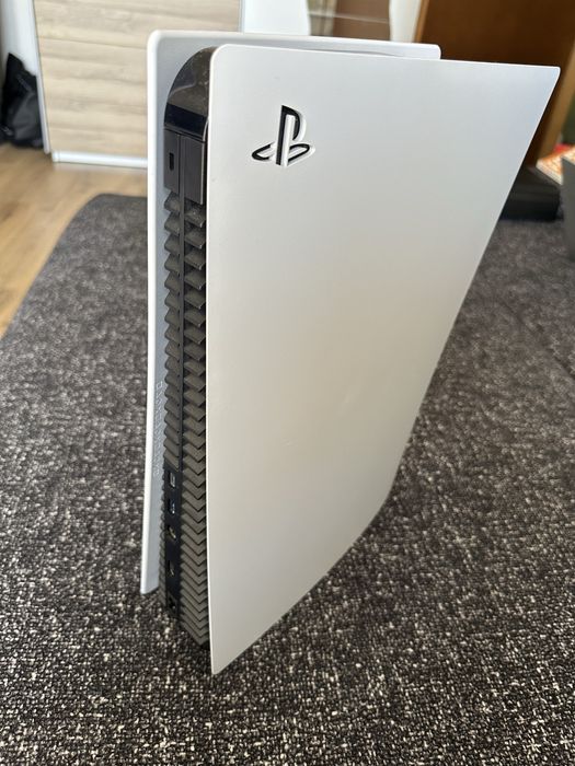 Consola PlayStation 5 Digital 825GB cu 2 controlere si dock de incarcare