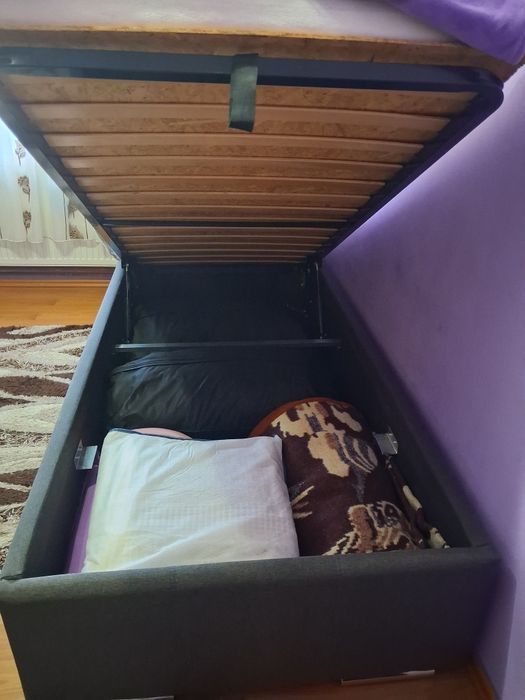 Pat 90/200,somiera rabatabila +ladă, husă stofă neagră