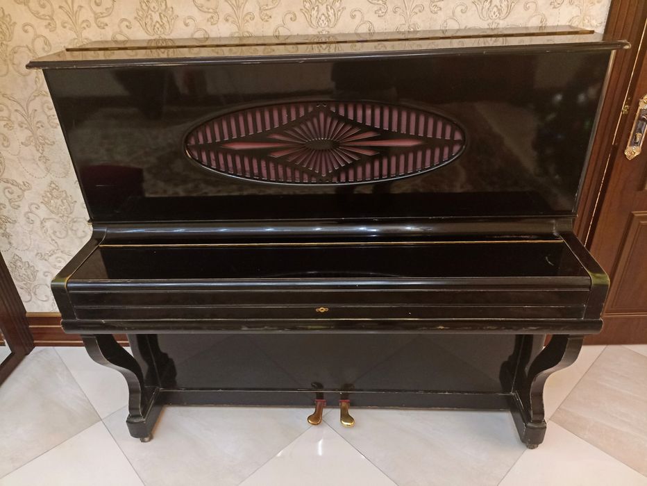 Пианино (Ростов-Дон) в хорошем состоянии. (Настроена)
