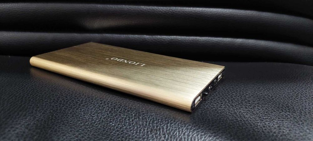 POWER BANK Преносима външна батерия 2500 / 2600 / 5000mAh с LED фенер