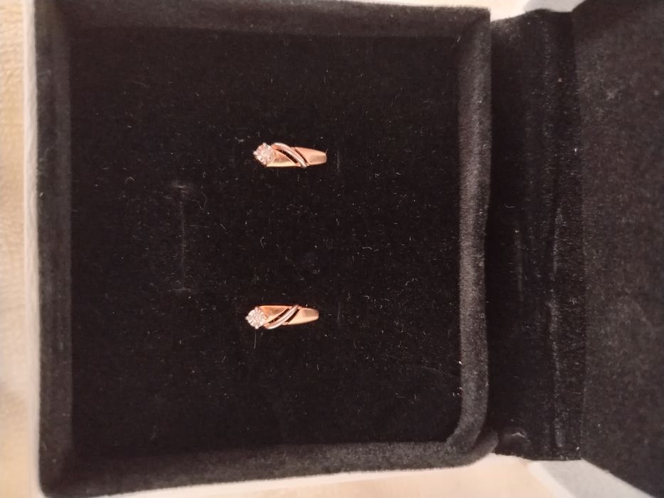 Продам золотые серьги