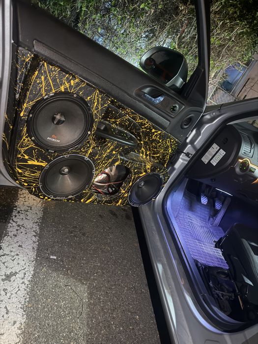 Vand boxe,amplificaoare, subwoofer, etc