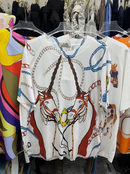 Женские люксовые кофты и футболки