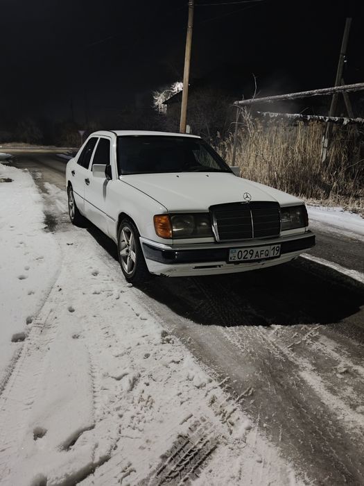 Продам 124  Мерседес