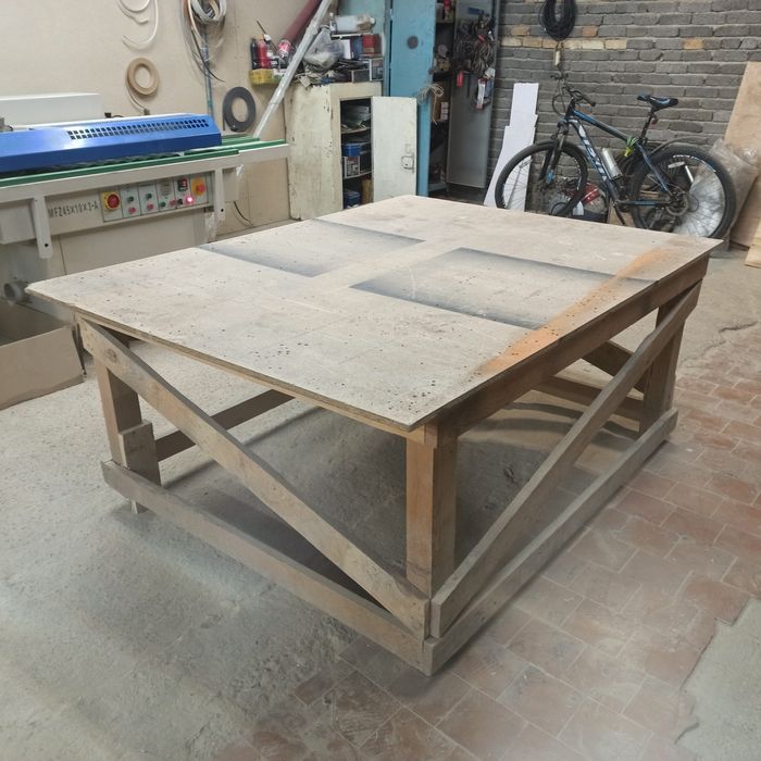 Продам стол деревянный