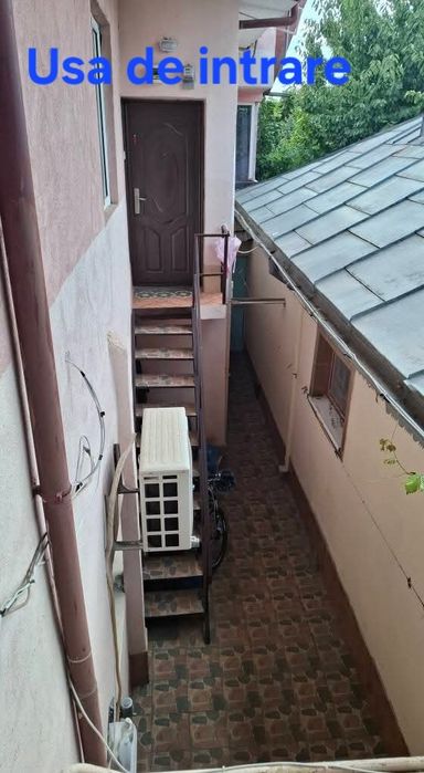 Ofer chirie 2 camere la curte