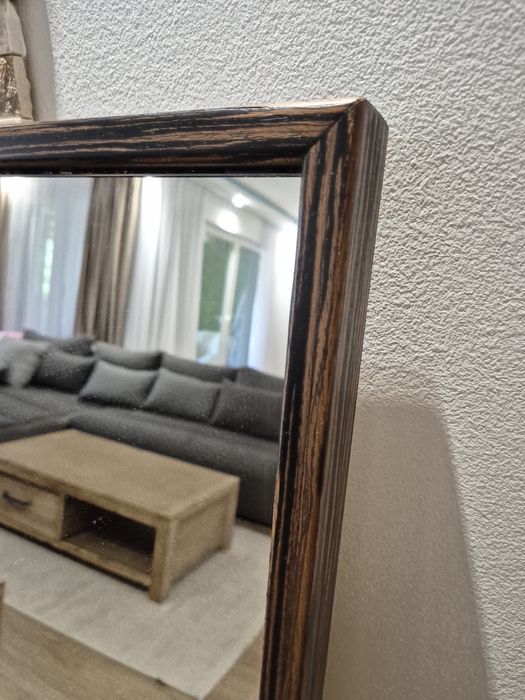 Vand 2 oglinzi mari cu rama din lemn – stare impecabila