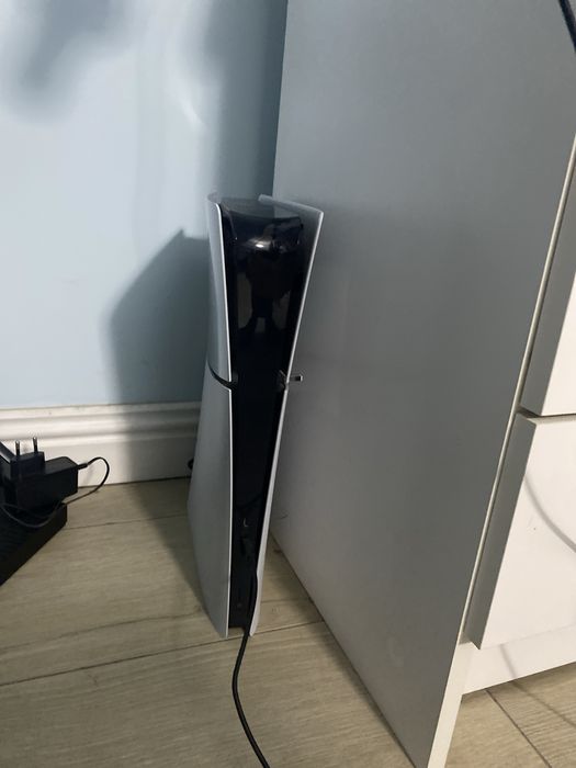 Vand ps5 il am de ceva timp dar merge super bine