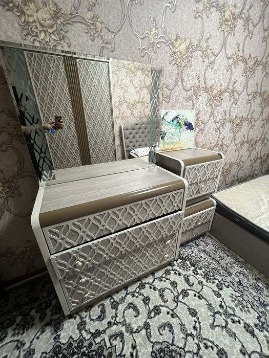 Спальный набор, тумбочки, кровать