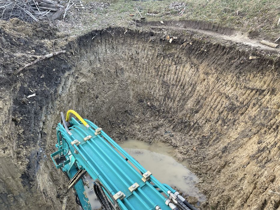 Miniexcavator cu picon de 4 tone