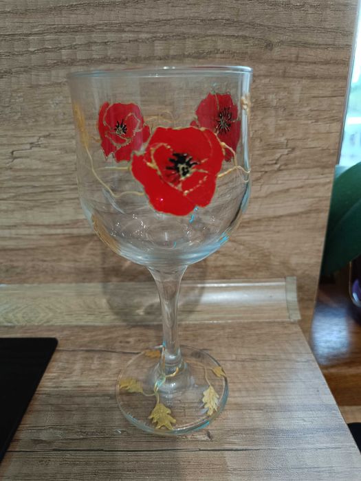 Ръчно рисувани чаши за вино