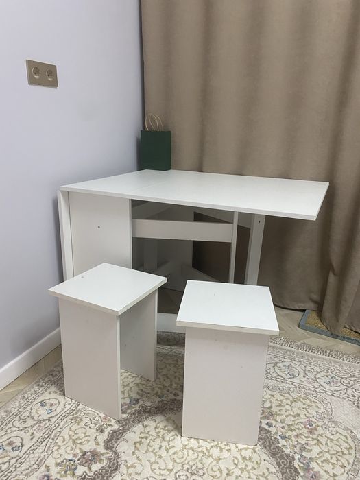 Стол книжка и стулья