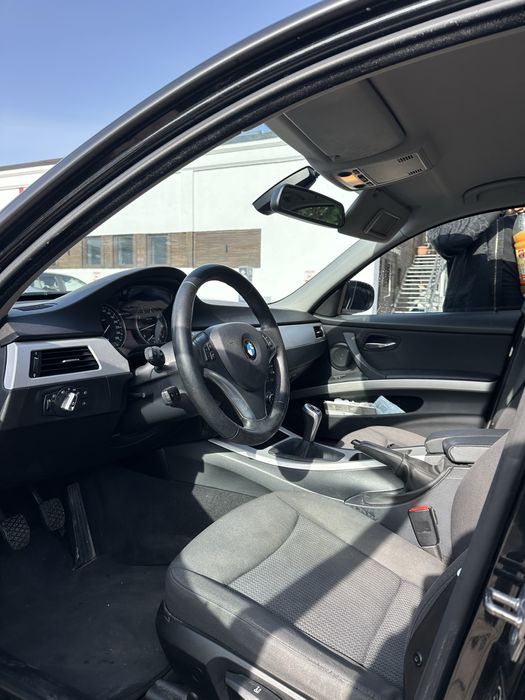 BMW 318i / 2009 / 156.000 km / manuala