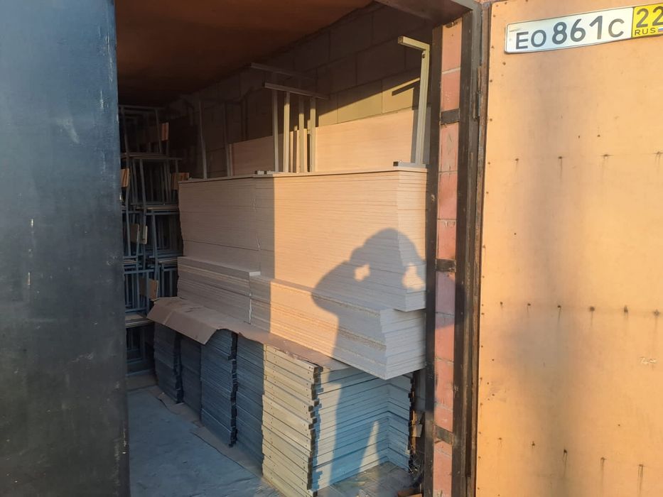 Продам школьные парты со стульями