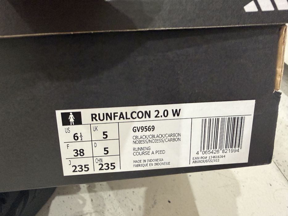Продам кроссовки adidas