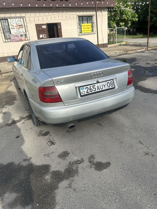 Ауди а4  прлдам 1995