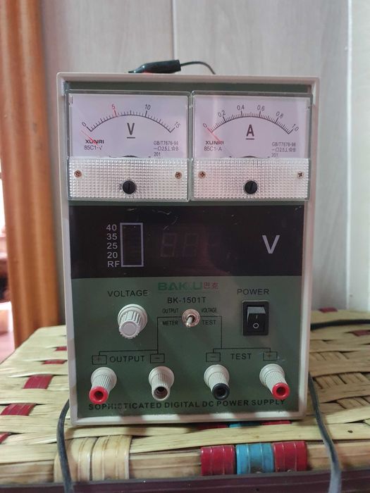 Лабороторный блок питания