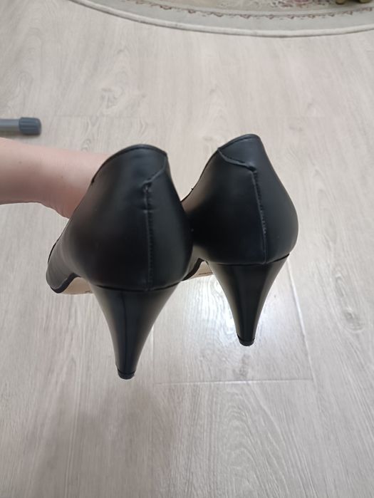 Продаю туфли женские