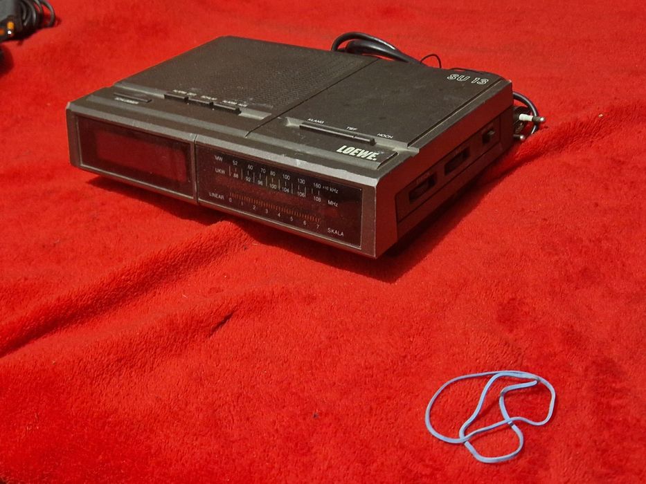 Radio cu afișaj funcțional