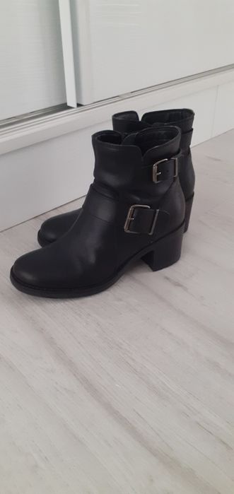 Ghete dama din piele