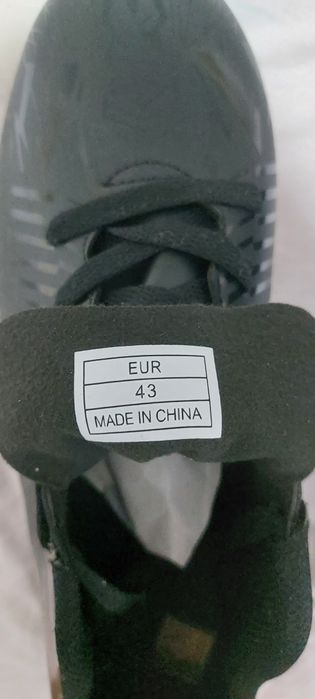 Футболни Бутонки