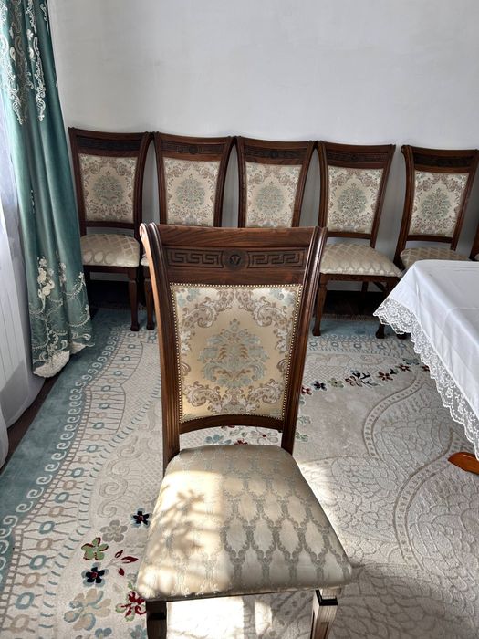 Қара ағаш орындықтары