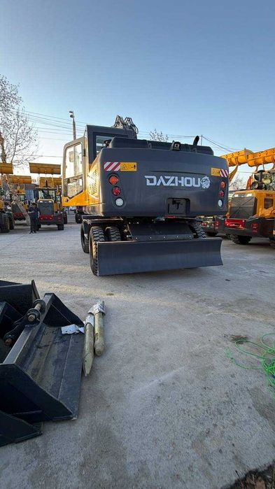 Колёсный экскаватор DAZHOU QNL150F