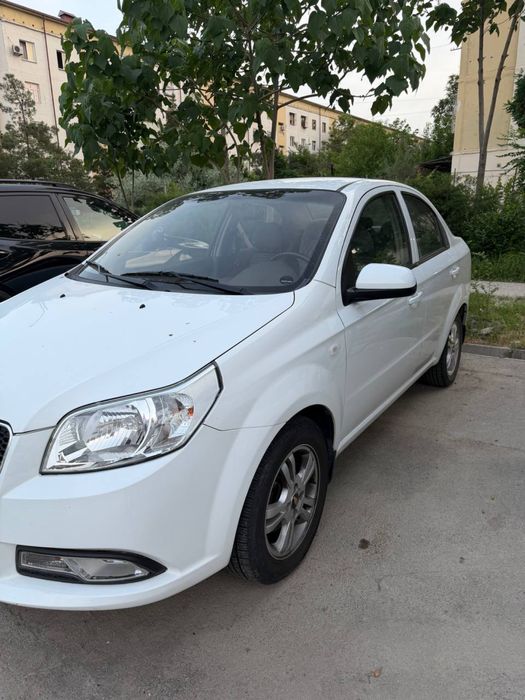 Срочно продается машина Neixa3 4 avtomat