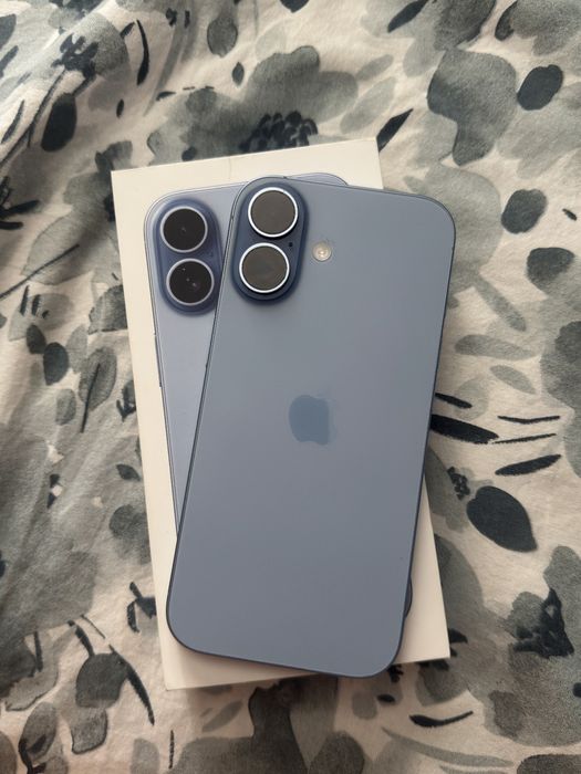 Айфон Iphohe 17 25gb blue