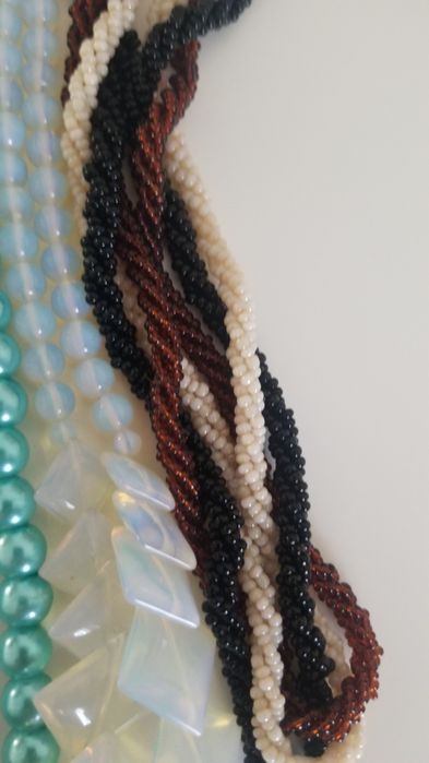 Бусы из натуральных камней