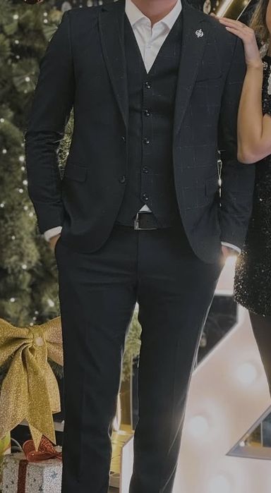 Продаётся стильный мужской костюм-тройка (размер 48)