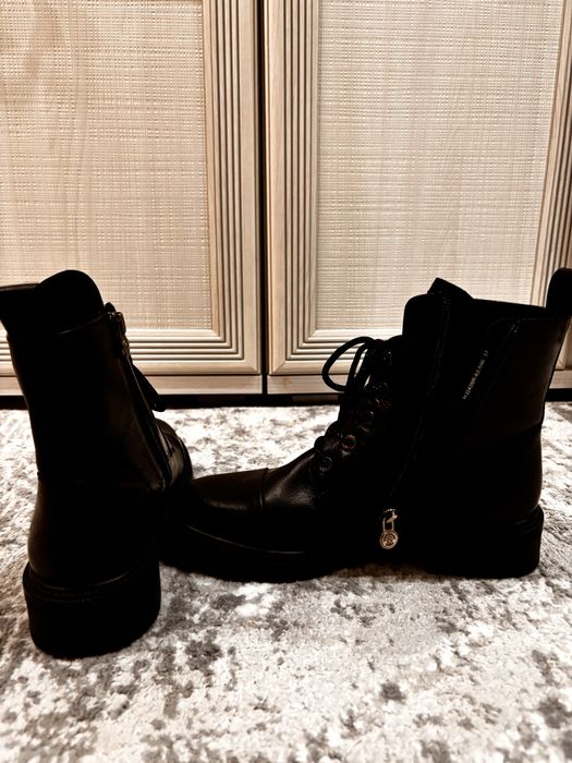 Кожаные новые демисезонные сапоги