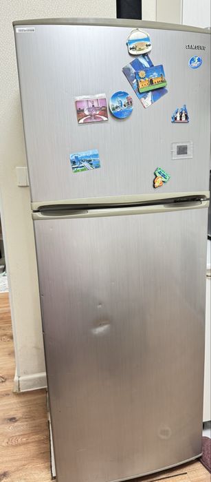 Срочно продается Холодильник самсунг 50 000 тг серый цвет . В рабочем